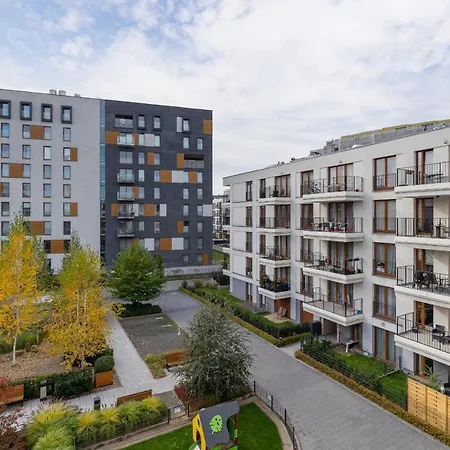 Go With Balcony Rakowicka Cracow By Renters شقة كراكوفيا