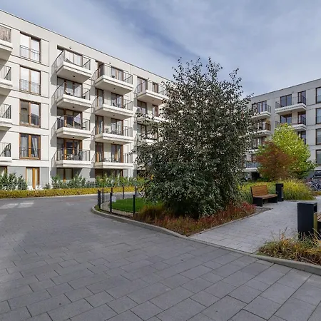 Go With Balcony Rakowicka Cracow By Renters شقة *