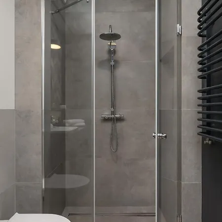 Apartman Go With Balcony Rakowicka Cracow By Renters Krakkó