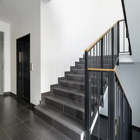 Go With Balcony Rakowicka Cracow By Renters Apartment Krakau