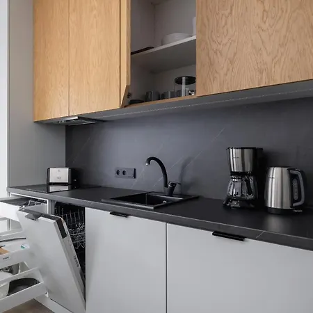 Go With Balcony Rakowicka Cracow By Renters 크라쿠프