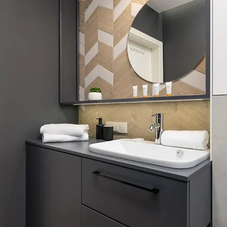 Go With Balcony Rakowicka Cracow By Renters Apartment *