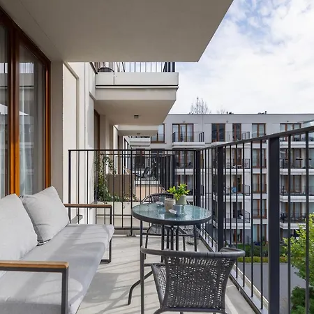 Go With Balcony Rakowicka Cracow By Renters Apartment Krakau